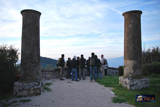 tra il colonnato.JPG